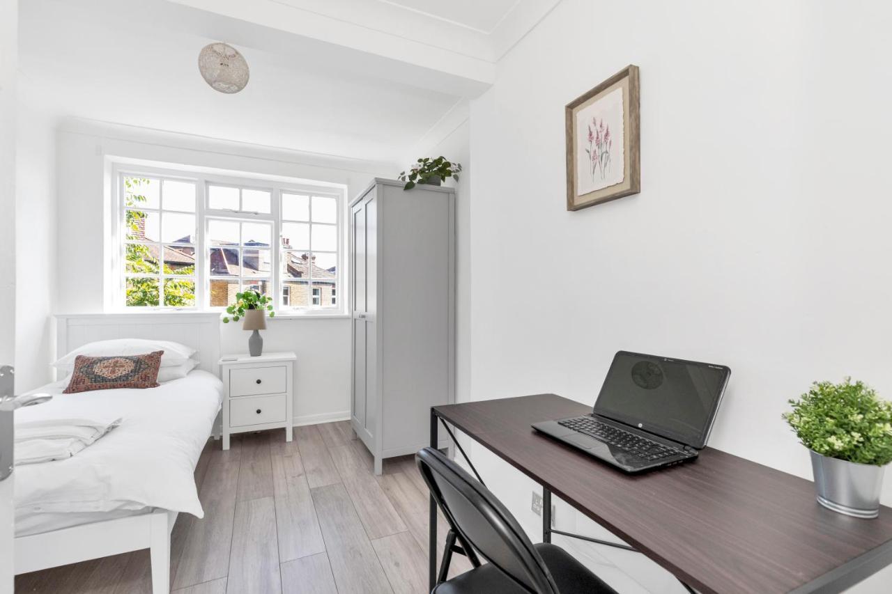 Modern Two Bedroom Apartment With Free Parking! London Eksteriør billede