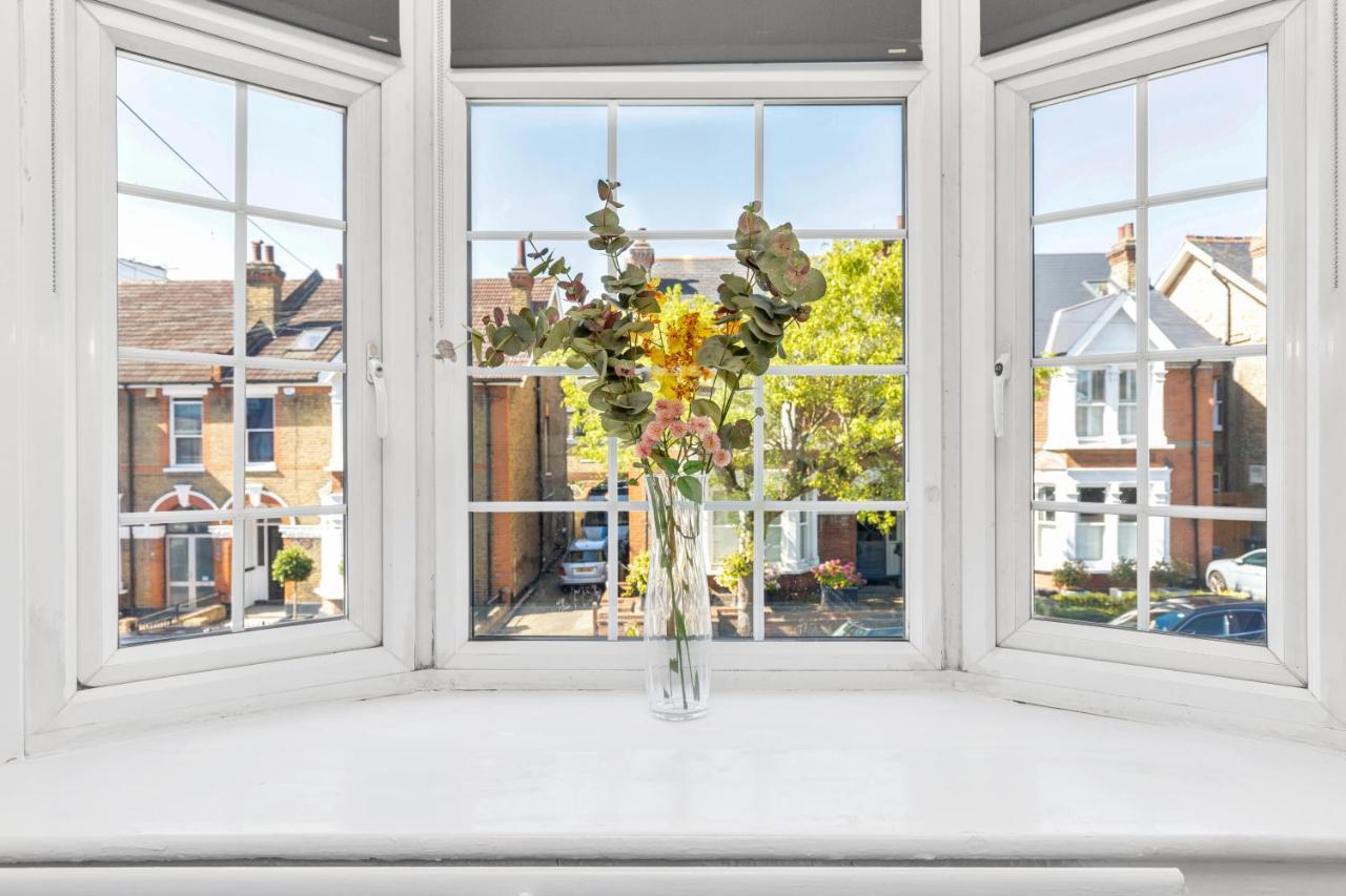 Modern Two Bedroom Apartment With Free Parking! London Eksteriør billede