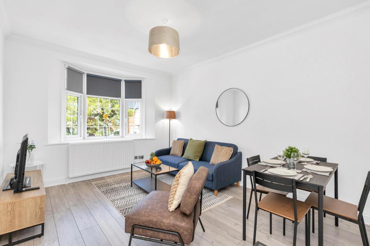 Modern Two Bedroom Apartment With Free Parking! London Eksteriør billede