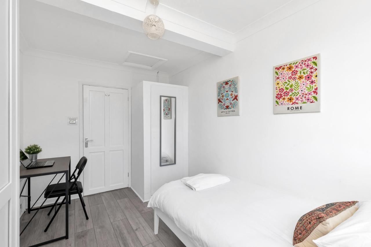 Modern Two Bedroom Apartment With Free Parking! London Eksteriør billede